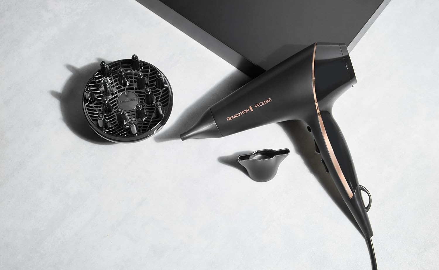 Remington Sèche-cheveux Ionique [Technologie OptiHeat] PROluxe Midnight (2400W, moteur AC pro durable, résultat salon & longue tenue, soin ionique, 3 concentrateurs + 1 diffuseur volume) AC9140B