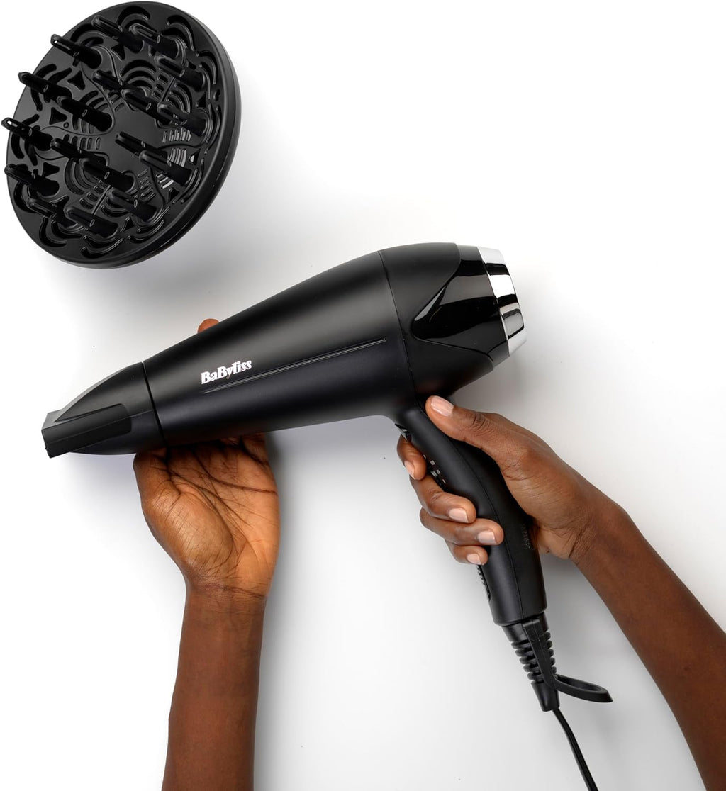 BaByliss Sèche-cheveux Turbo Smooth - Sèche-cheveux puissant de 2200W, Diffuseur large, Technologie ionique anti-frisottis, 3 réglages de température et 2 réglages de vitesse, noir, D572DE