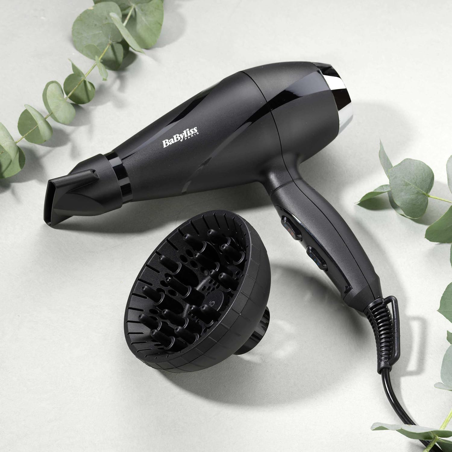 BaByliss Sèche-cheveux Shine Pro 2200 - 2200W, Technologie ionique, Technologie anti-frisottis, Diffuseur et concentrateur inclus, Fabriqué en Italie, Noir, 6713DE